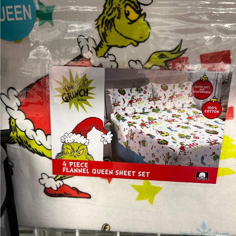 The Grinch 4-Piece Flannel Queen Sheet Set - White and Red
